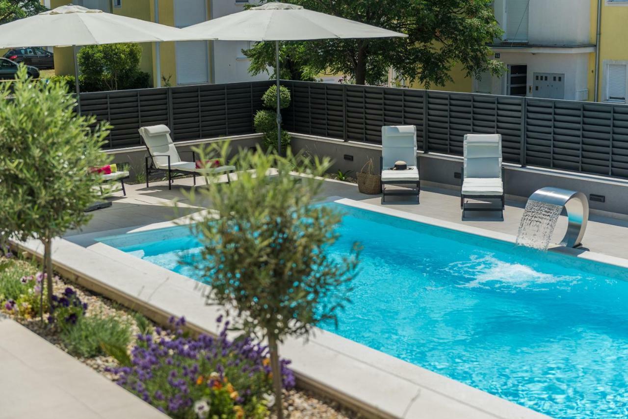 Franica Apartment *