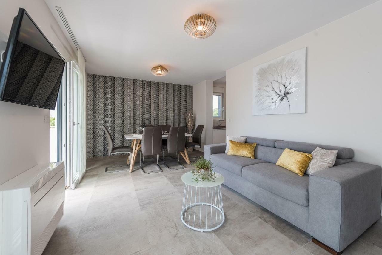 Franica Apartment *